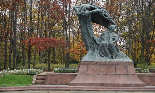Warszawskie Łazienki - pomnik Fryderyka Chopina