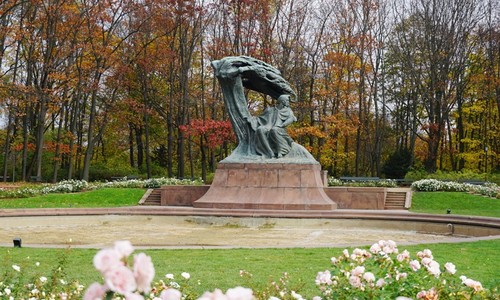 Warszawskie Łazienki - pomnik Fryderyka Chopina